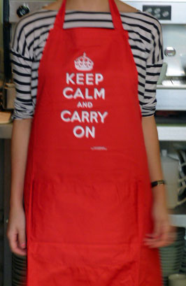 Apron with pouch: 'Keep Calm and Carry On'.