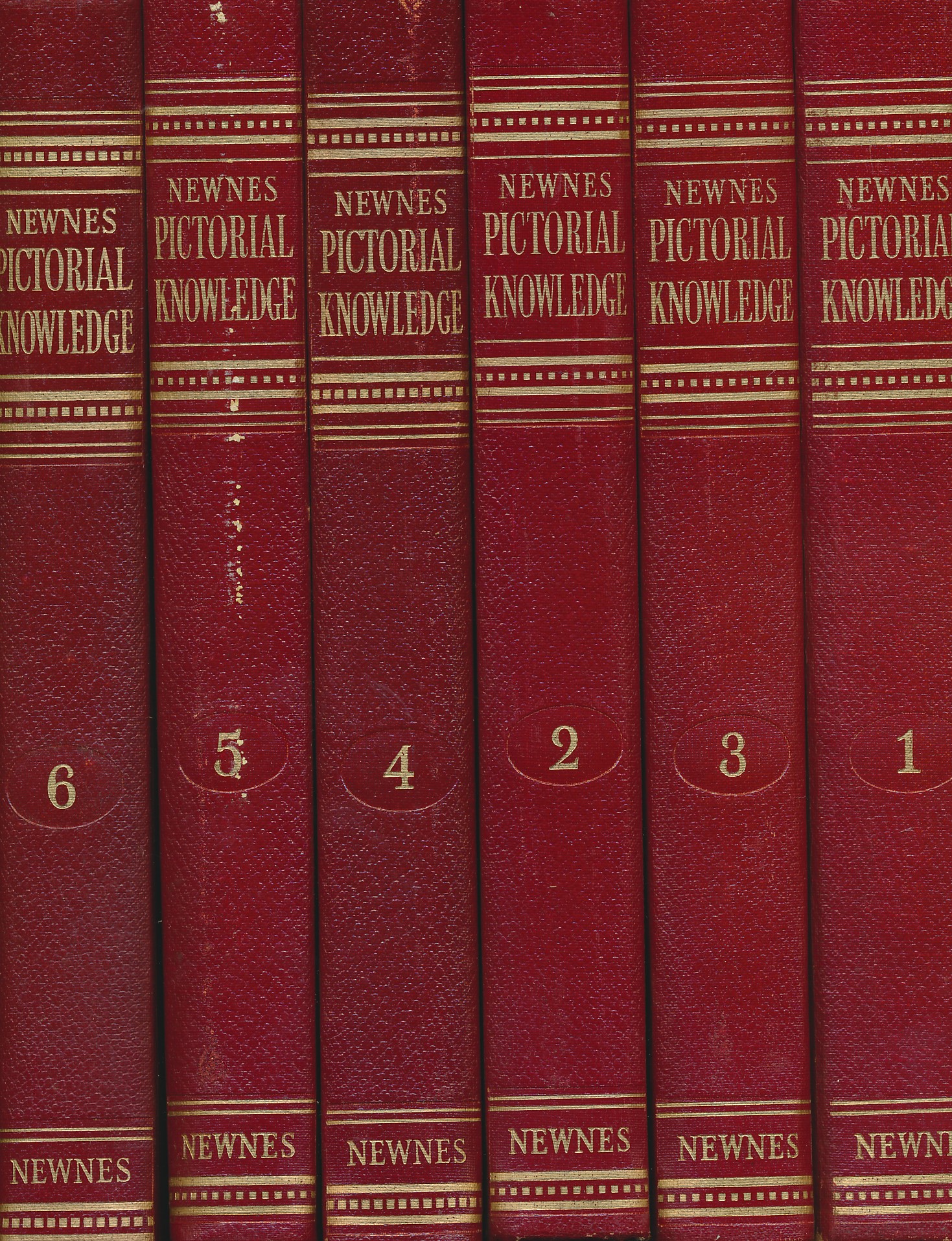 Newnes' Pictorial Knowledge. 10 volume set.