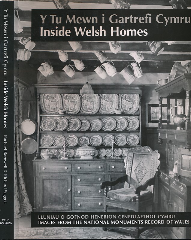 Y Tu Mewn I Gartrefi Cymru. Inside Welsh Homes