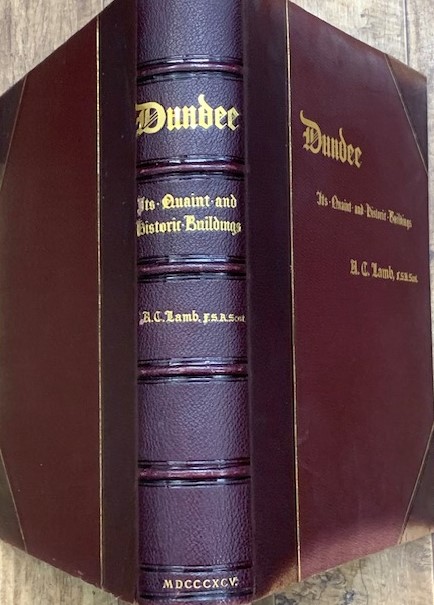 LAMB, A C; GIBB, WILLIAM [ILLUS.] - Dundee. Its Quaint and Historic Buildings. Small Paper Edition